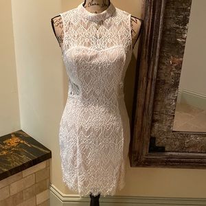 Cream lace Body Con💗🌸